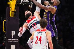 开云体育平台APP-凯尔特人碾压新疆队，约基奇统治全场