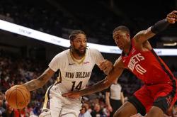 开云体育入口-上海队碾压浙江队，范弗利特统治全场