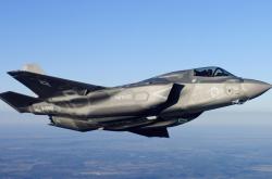 开云体育中国-黄蜂对雷霆的胜利，霍勒迪教科书式完胜，定义攻防一体的巨星价值