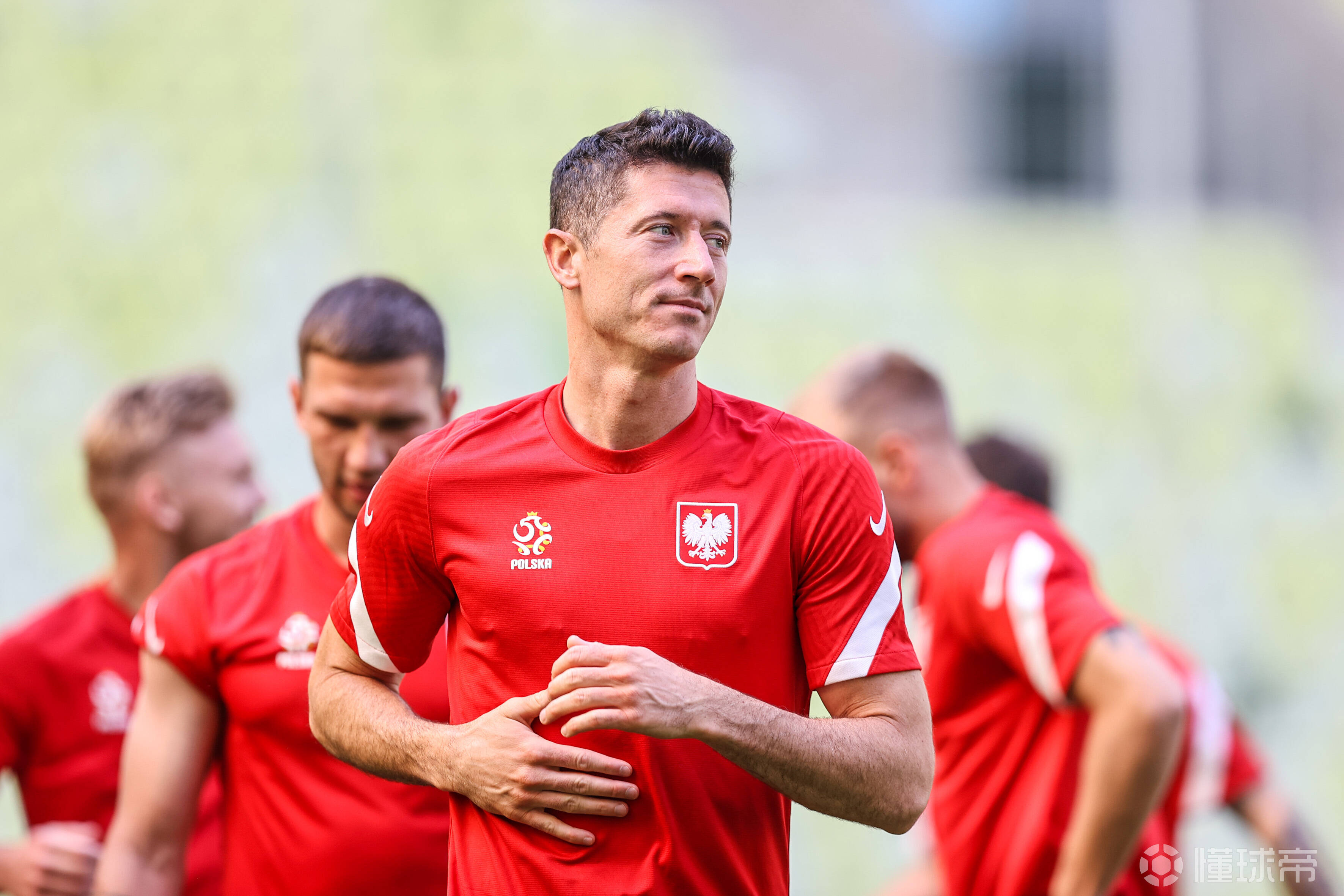 波兰险胜瑞典,苏亚雷斯爆发神勇 波兰险胜瑞典,苏亚雷斯爆发神勇