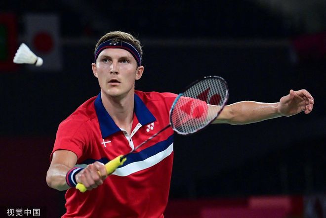 丹麦羽毛球队完胜印尼羽毛球队，陶菲克三分雨点燃全场的简单介绍