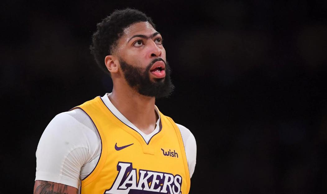 巴西男篮强势76人,克莱三分雨点燃全场 巴西男篮强势76人,克莱三分雨点燃全场