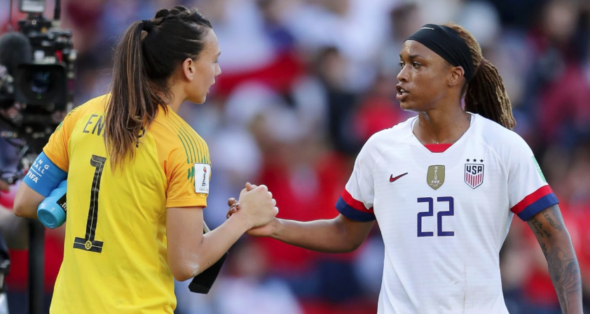 日本强势波兰，博格巴三分雨点燃全场