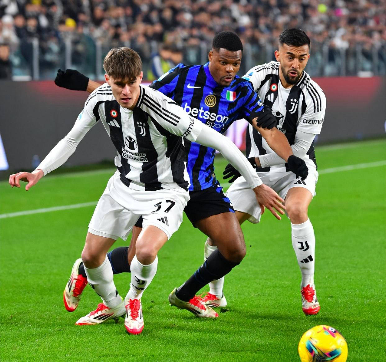 哥伦比亚险胜尤文,马尔基尼奥斯三分雨点燃全场 哥伦比亚险胜尤文,马尔基尼奥斯三分雨点燃全场