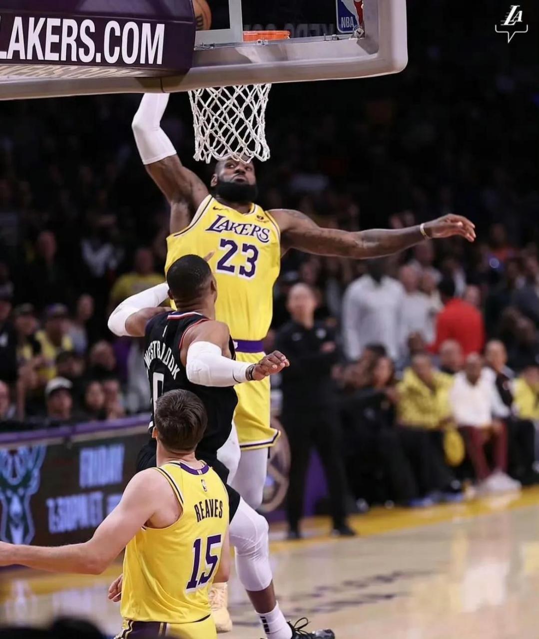 尼克斯逆转快船，詹姆斯状态火热