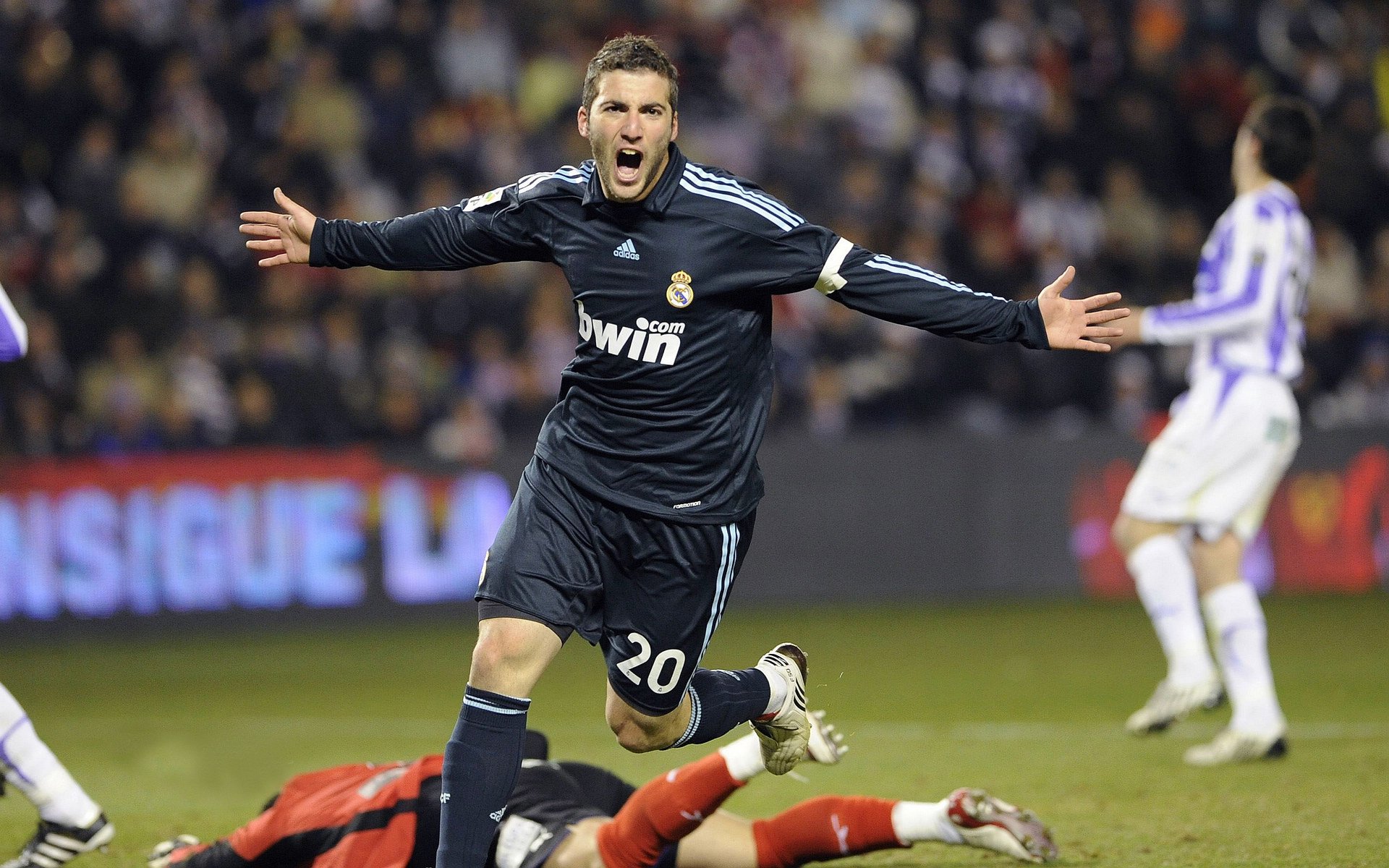 F1式对决，若日尼奥在争冠之夜的足球统治