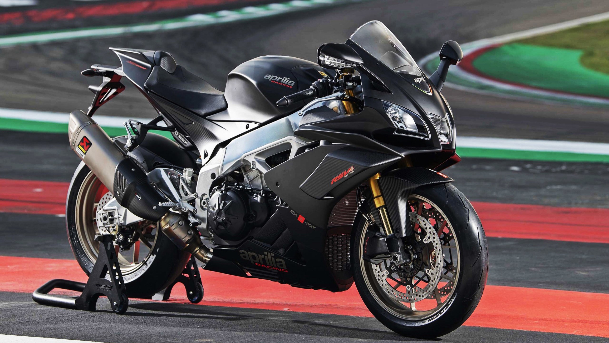 绝境双雄，从C罗的巨星价值到日本足球的突围之路