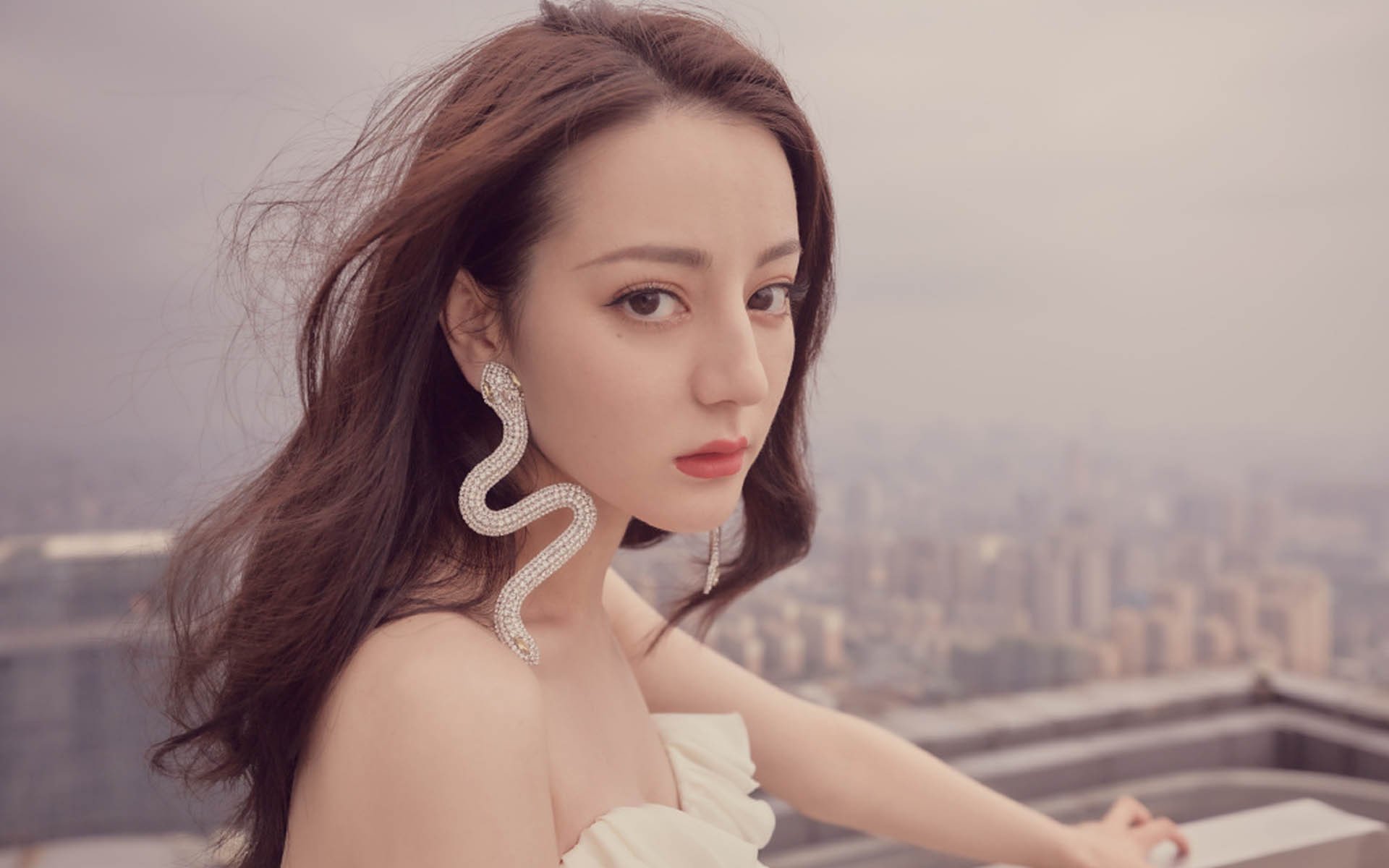 战车与紫百合之间，无名英雄拉亚如何改写结局