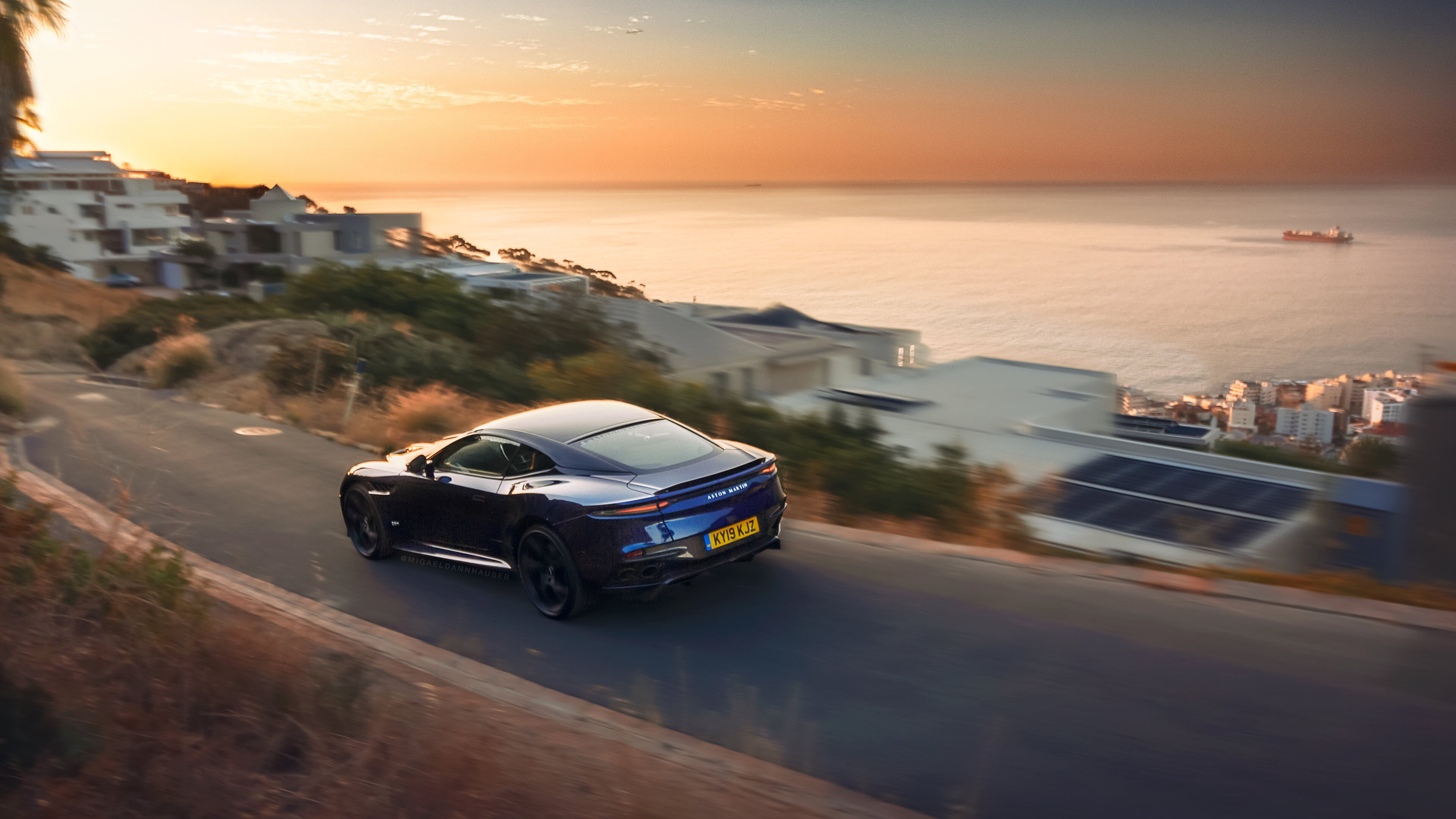 鹰掠王冠时，那个沉默的灯塔